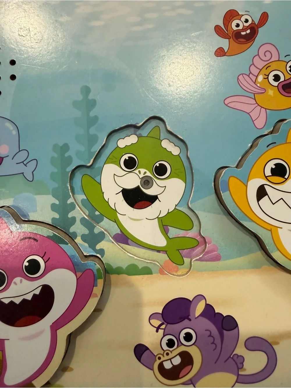 Baby Shark Wooden ELECTRONIC Sound Peg Puzzle - Colorful Sharks Kids Toddlers